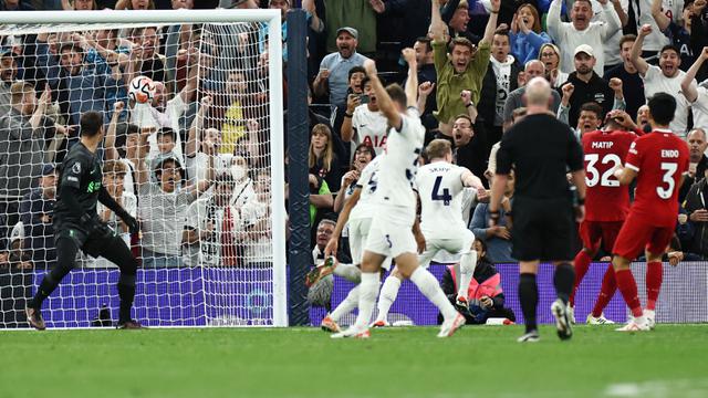 Foto: Selebrasi Emosional Pemain dan Suporter Tottenham Hotspur Setelah Joel Matip Cetak Gol Bunuh Diri