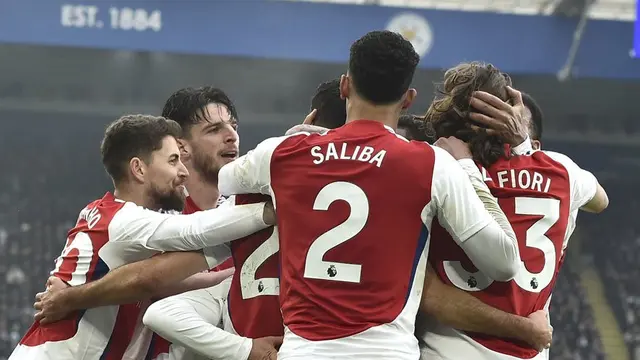 Skuad Arsenal merayakan gol Mikel Merino ke gawang Leicester City, Sabtu (15/2/2025) (c) AP Photo/Rui Vieira
