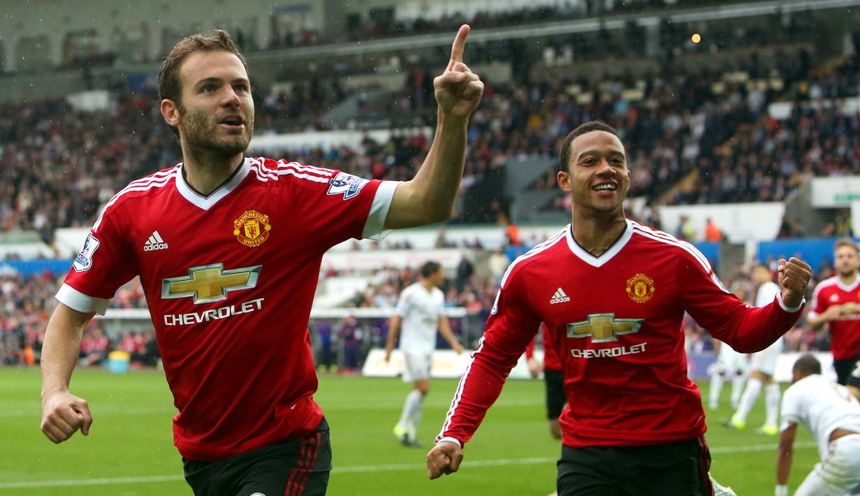 Ekspresi Juan Mata (kiri) setelah mencetak gol ke gawang Swansea City di Stadion Liberty, Swansea, Wales, Inggris Raya. Minggu (30/8/2015). (EPA/Geoff Caddick)
