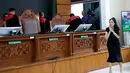 Terdakwa kasus pemerasan dan Tindak Pidana Pencucian Uang (TPPU), Nikita Mirzani usai mengikuti sidang pembacaan putusan di Pengadilan Negeri Jakarta Selatan, Selasa (28/10/2025). (Kapanlagi.com/Budy Santoso)