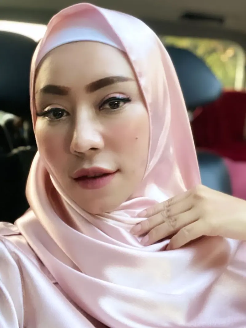 Berhijab Usai Sakit Aneh, Ini 6 Potret Gaya Terbaru Baby Sexyola