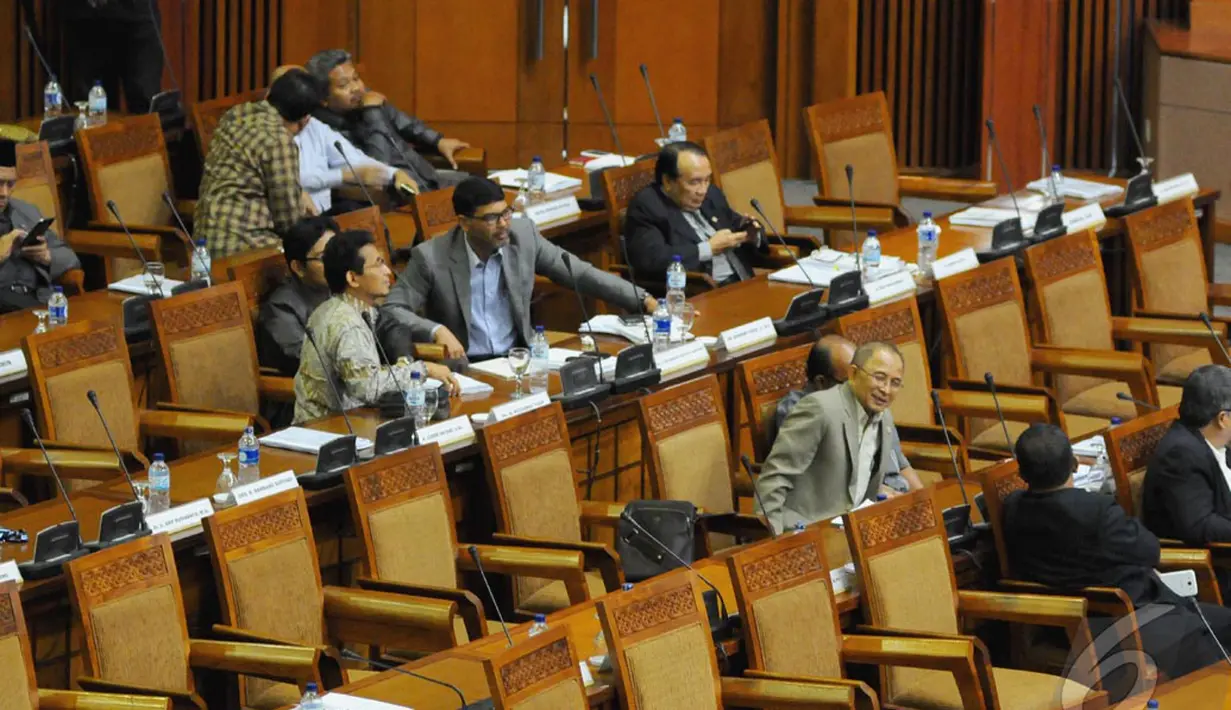 Beberapa bangku masih terlihat kosong saat sidang Paripurna membahas RUU Hak Cipta, Senayan, Jakarta (16/9/2014) (Liputan6.com/Andrian M Tunay)