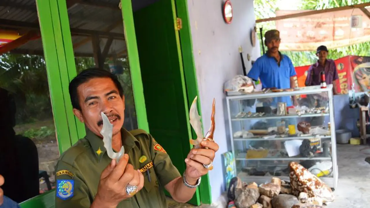 Eloknya Batu Akik Bengkulu Saat Dimodifikasi Menjadi Keris