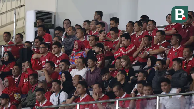Foto: Gaya Asik Presiden Jokowi saat Nonton Timnas Indonesia U-23, Sempat Kena Prank Gol Hokky Caraka