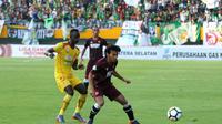 Duel Sriwijaya FC vs PSM di Stadion Gelora Sriwijaya Jakabaring, Palembang, Sabtu (28/4/2018). (Bola.com/Abdi Satria)