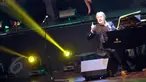Aksi pianis legendaris Richard Clayderman dalam konser eksklusif di Balai Sarbini, Jakarta, Jumat, (5/6/2015). Richard Clayderman dinobatkan sebagai pianis tersukses di dunia versi The Guinness Book of World Record. (Liputan6.com/Panji Diksana)