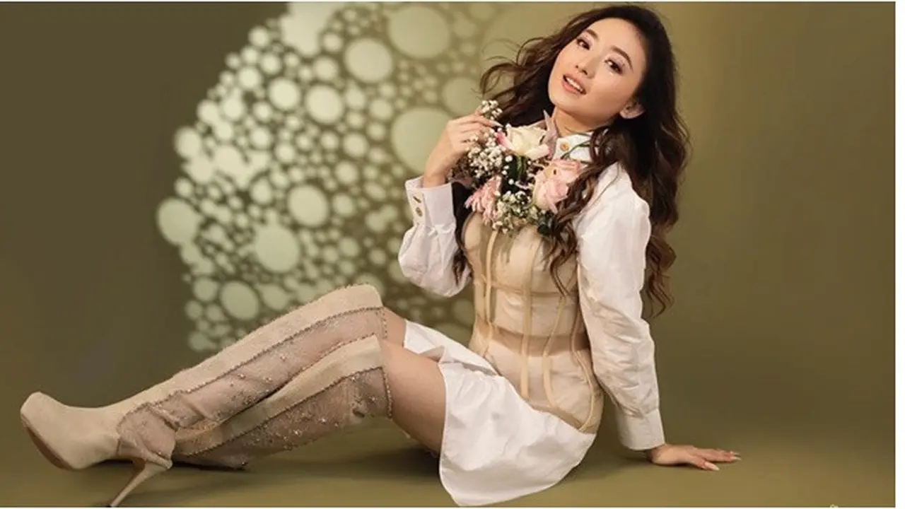 Disebut Mirip Artis Korea, Ini 6 Gaya Memukau Natasha Wilona saat Pemotretan
