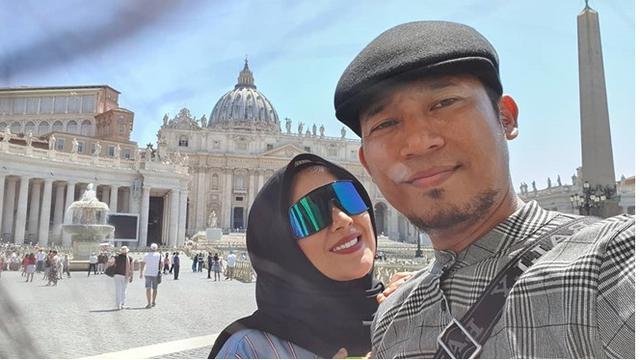 7 Kebersamaan Denny Cagur dan Istri, Dinyatakan Hamis Usai Ikut Program Bayi Tabung