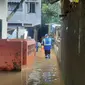Pemukiman di RT 9 RW 05, Kelurahan Cawang, Kecamatan Kramat Jati, Jakarta Timur masih terendam banjir, Senin (8/11/2021) siang. (Liputan6.com/Ady Anugrahadi)