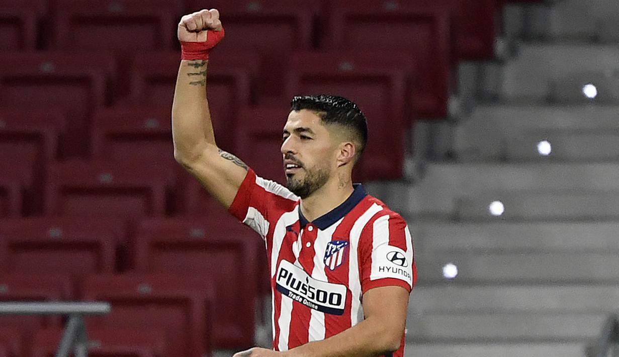 Striker Atletico Madrid, Luis Suarez, melakukan selebrasi usai mencetak gol ke gawang Getafe pada laga Liga Spanyol di Stadion Wanda Metropolitano, Rabu (30/12/2020). Atletico Madrid menang dengan skor 1-0. (AFP/Oscar Del Pozo)