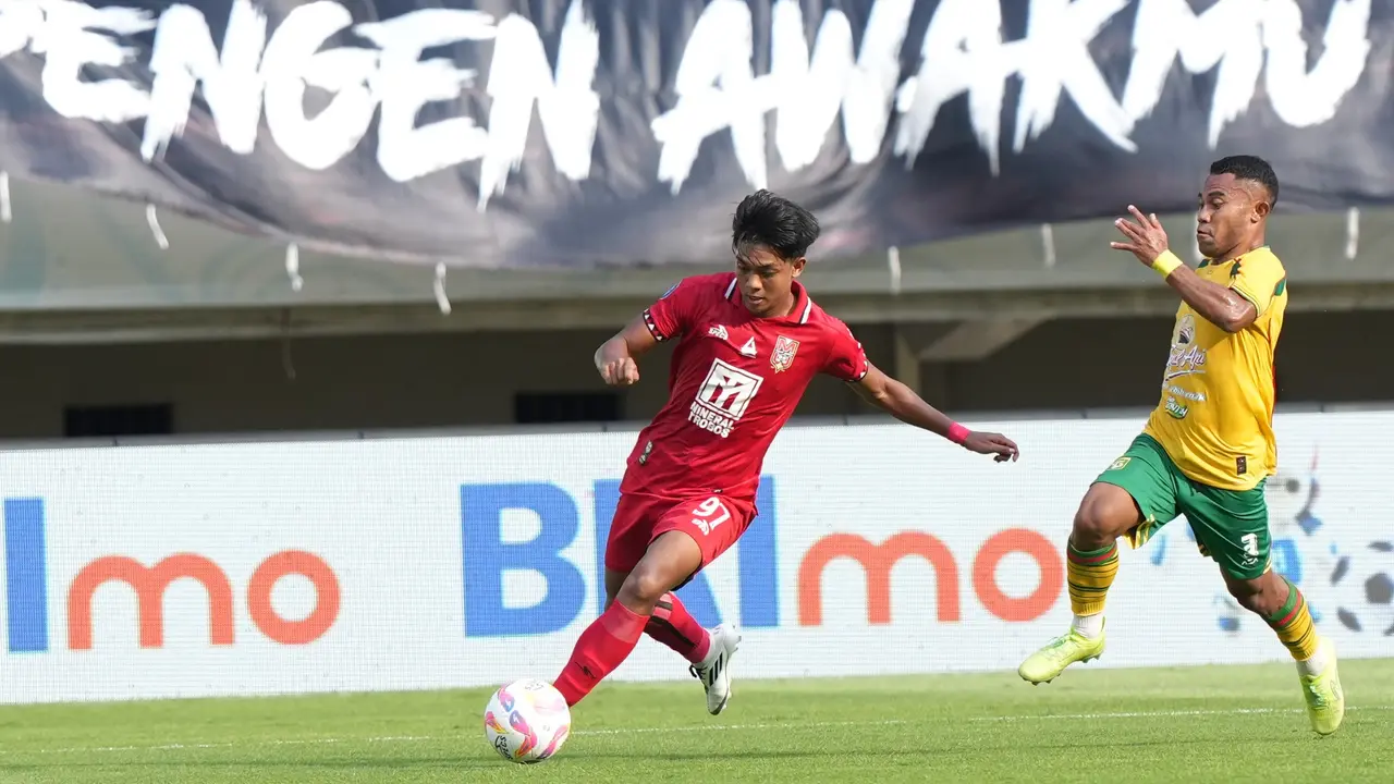 Ahmad Wadil  - Persebaya Vs Malut United di BRI Liga 1 2024/2025