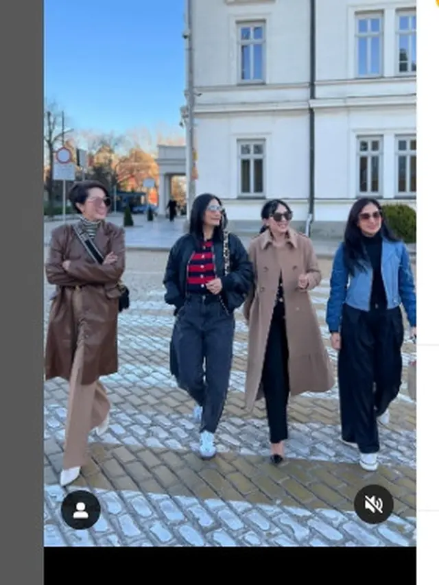 Gaya Natasha Dewanti liburan ke Sofia, Bulgaria bareng sahabat (Foto: Instagram dijet78)