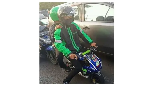 Model Kendaraan Driver Ojek Online Saat Bawa Penumpang Ini Bikin Ngakak