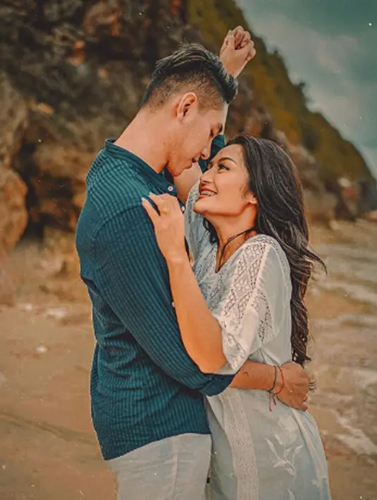 Pernikahan Siti Badriah dan Krisjiana dilakukan pada hari ini, Kamis (25/072019) (Liputan6.com/IG/sitibadriahh)