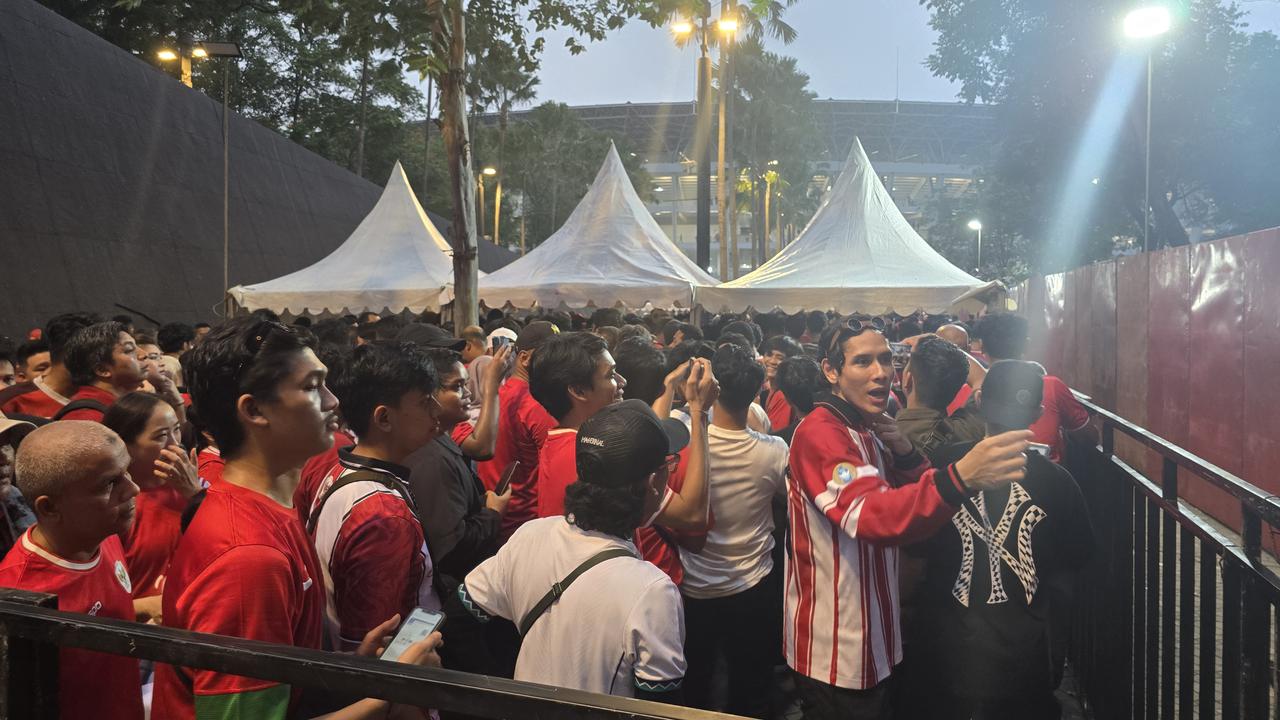 Antrean masuk GBK jelang timnas Indonesia vs Jepang