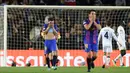 Blaugrana keasyikan menyerang, Piotr Zielinski mengejutkan fans Barcelona yang memadati Camp Nou lewat golnya yang tercipta pada menit ke-29. (AFP/Josep Lago)