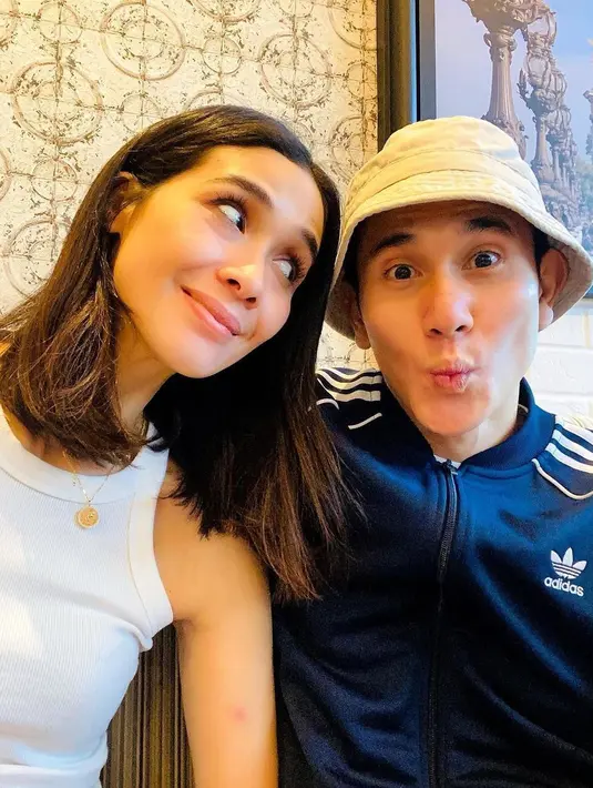 Bahkan, kehidupan pernikahan pasangan yang menikah pada 20 Oktober 2012 ini juga jauh dari berbagai rumor negatif. (FOTO: instagram.com/vinogbastian__/)