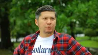 Gading Marten Jadi Orangtua Asuh Bayi Orangutan Bernama Selfie