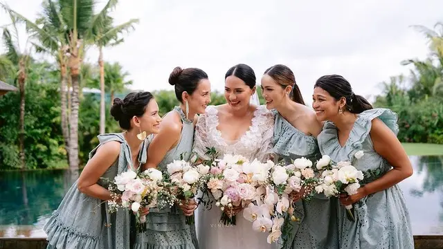 Potret Julie Estelle dan Cathy Sharon dipernikahan sang adik, Charlotte Christie. (Foto: Instagram/charlottextie)