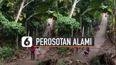 Video suasana bocah-bocah bermain perosotan di jalan perkampungan membuat hati adem.