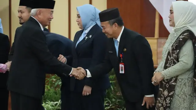 Pelantikan Sekdaprov dan 18 Pejabat Tinggi Kalsel, Gubernur Muhidin Tekankan Integritas dan Kinerja Maksimal