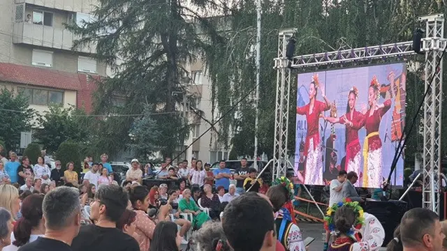 KBRI Bucharest bekerja sama dengan komunitas seni Indonesia di Bucharest menggelar Pentas Seni Budaya pada Festival Internasional Ceahlaul Piatra Neamț 2022 dalam rangka peringatan Hari Ulang Tahun (HUT) Kemerdekaan RI ke-77. (Dok: Kemlu RI)