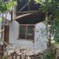 Rumah warga di Kecamatan Sumur, Pandeglang rusak akibat gempa Banten berkekuatan magnitudo 6,7, Jumat (14/1/2022). (Sumber Foto: Polsek Sumur).