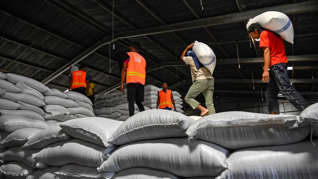 Aman, Stok Beras untuk Korban Banjir dan Longsor di Sumatra