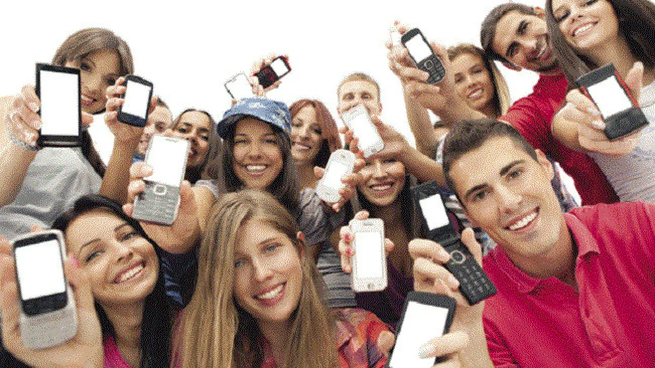Handphone yang tahan air disebut menjadi idola baru generasi milenial. (via. IAB Community)