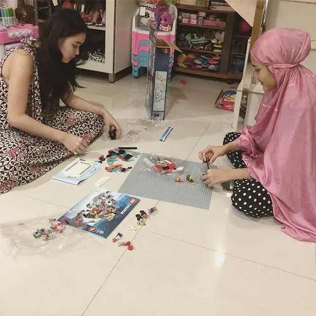 Tetap Memesona, Ini 6 Gaya Sederhana Ayu Ting saat Pakai Daster