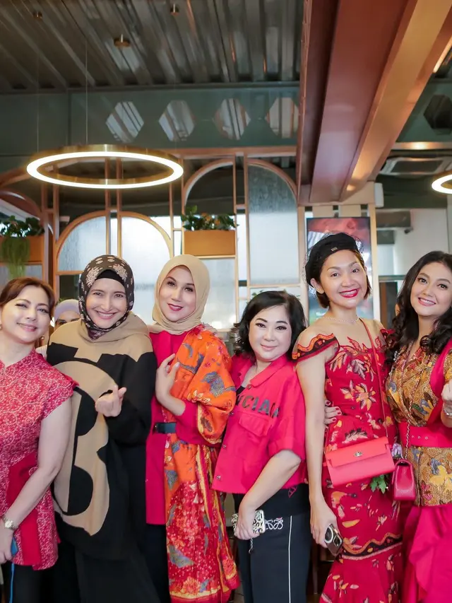 Bella Saphira gelar perayaan ultah dihadiri artis era 1990-an (Foto Instagram dinalorenza1975)