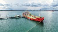 Pendangkalan alur pelayaran di Pelabuhan Pulau Baai menjadi penyebab Kapal Tanker Pengiriman BBM gagal sandar di pelabuhan dan menghambat pasokan distribusi BBM di Bengkulu, sehingga Pertamina lakukan alih suplai dari berbagai Terminal BBM terdekat di luar Bengkulu melalui jalur darat.