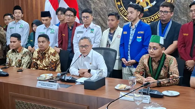 Menko Bidang Pangan, Zulkifli Hasan di Kantor Kemenko Pangan, Selasa (7/4/2026). (Foto: Liputan6.com/Arief RH)