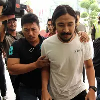 Penyanyi Marcello Tahitoe alias Ello resmi menjalani rehabilitasi di Rumah Sakit Ketergantungan Obat (RSKO), Cibubur, Jakarta Timur, mulai hari ini. Menurut pengacaranya, suratnya keluar sejak Jumat (11/8). (Nurwahyunan/Bintang.com)