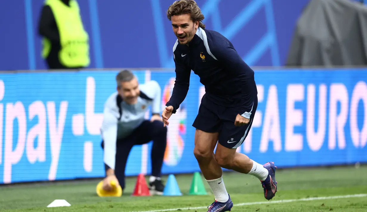 Satu fakta unik tentang Prancis, mereka baru mencetak tiga gol di Euro 2024 dengan dua di antaranya lahir dari gol bunuh diri. (FRANCK FIFE / AFP)