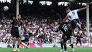 Gol paling telat. Gol paling telat di pekan ke-3 Liga Inggris 2022/2023 juga terjadi di laga Fulham kontra Brentford. Gol ketiga yang juga menjadi penentu kemenangan Fulham dicetak oleh Aleksandar Mitrovic pada menit ke-90. Gol dicetak lewat tandukan kepala usai menerima umpan Kevin Mbabu. (AFP/Adrian Dennis)