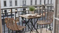 7 Desain Balkon Mini Ala Kafe Kecil, Cozy untuk Nongkrong di Rumah