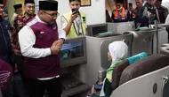 Menteri Agama Yaqut Cholil Qoumas melepas keberangkatan 388 jemaah haji kelompok terbang (kloter) pertama Embarkasi Jakarta - Pondok Gede (JKG-01) di Bandara Soekarno-Hatta (Soetta), pada Minggu (12/5/2024) dini hari. (Ist).