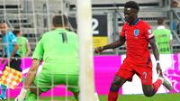 Aksi pemain Timnas Inggris, Bukayo Saka saat melawan Ukraina di Kualifikasi Euro 2024 hari Minggu (10/09/2023) dini hari WIB. (JANEK SKARZYNSKI / AFP)
