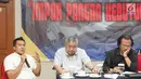 Sekjen Prodem Satyo Purwanto (kiri) saat berbicara dalam diskusi Prodem di Jakarta, Kamis (6/12). Diskusi ini bertema Impor Pangan Kebutuhan Siapa?. (Liputan6.com/JohanTallo)