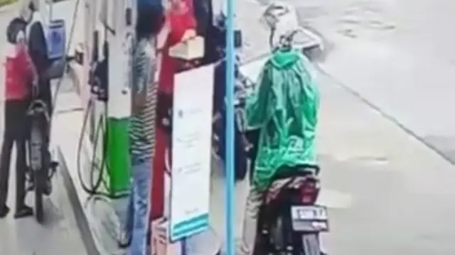 Tangkapan Kamera CCTV, Seorang Pria di Tangerang Aniaya Petugas SPBU