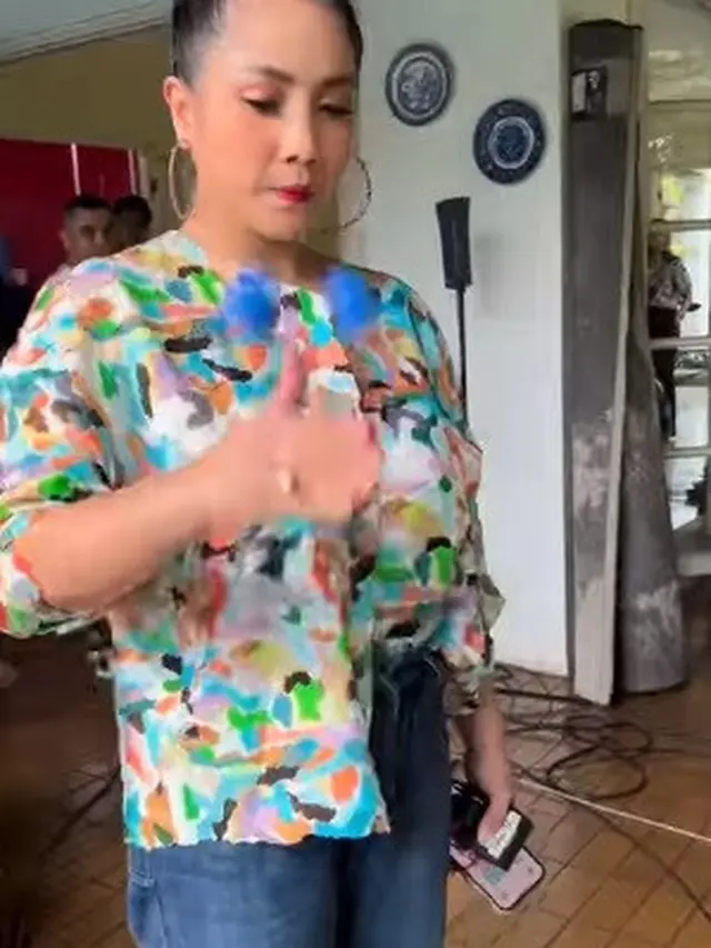 Nagita Slavina main lato-lato. (Foto: Instagram/raffinagita1717)