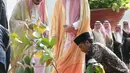 Suasana prosesi penanaman pohon yang dilakukan oleh Raja Salman di halaman tengah halaman tengah Istana Merdeka, Jakarta, Kamis (2/3). (Liputan6.com/Angga Yuniar)