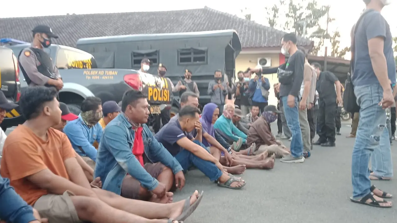Gara-gara 1000 Selebaran Provokasi Berbahasa Jawa Beredar di Blora, 24 Terduga Pelaku Diamankan. (Liputan6.com/Ahmad Adirin)