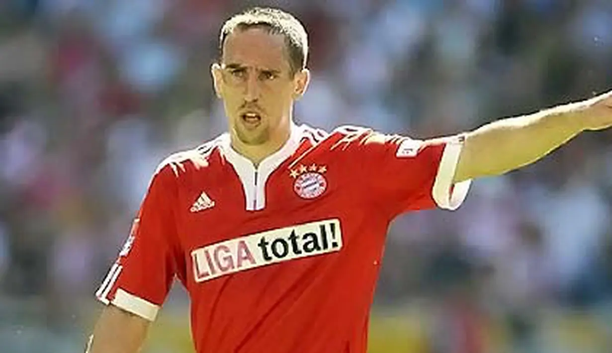 Bayern Munich's French midfielder Franck Ribery gestures during Bundesliga football match FC Bayern Munich vs VfB Stuttgart in the southern German city of Munich on May 23, 2009. AFP PHOTO DDP / OLIVER LANG