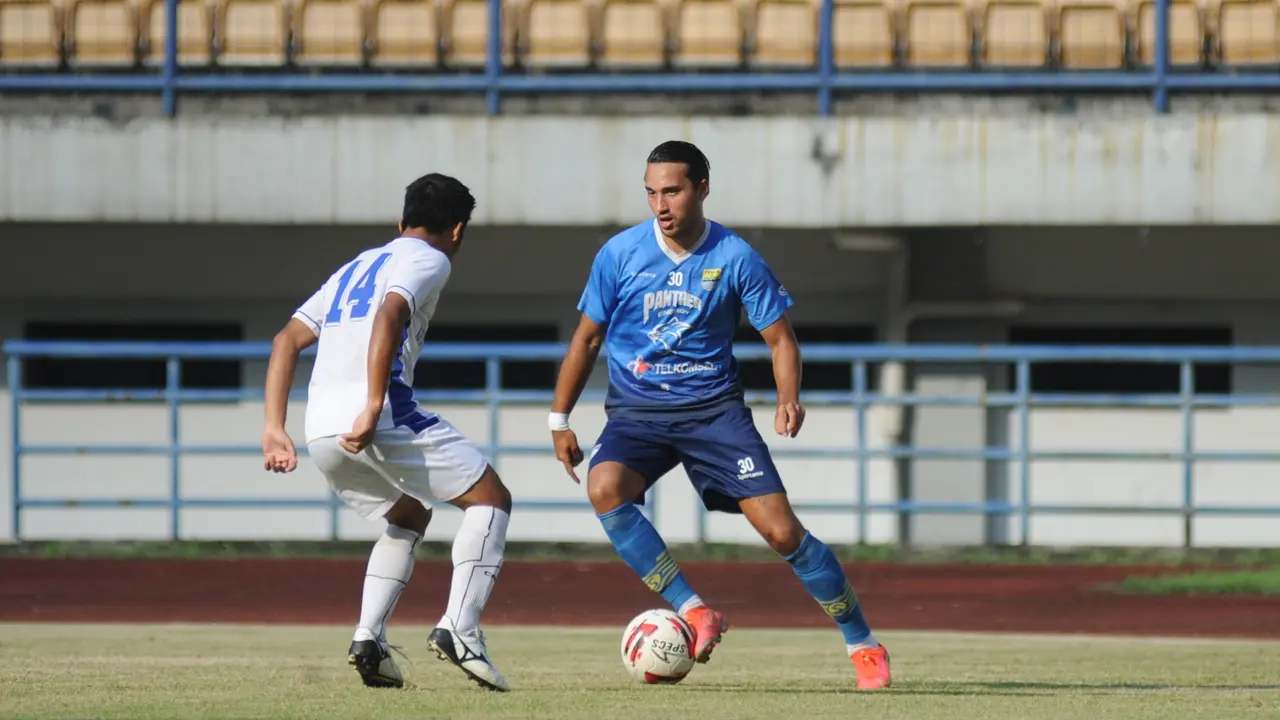 Ezra Walian