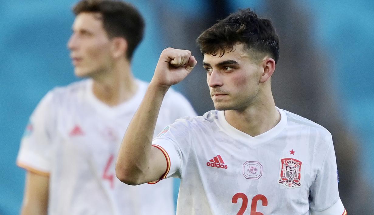 Pedri - Bocah ajaib berusia 18 tahun ini menjadi buah bibir lantaran selalu menjadi andalan baik di Timnas maupun di klubnya. Sadar dengan bakat luar biasa sang pemain, Ronald Koeman pun memasukan Pedri dalam rencana besarnya untuk membawa Barca kembali berjaya. (Foto: AFP/Javier Soriano)