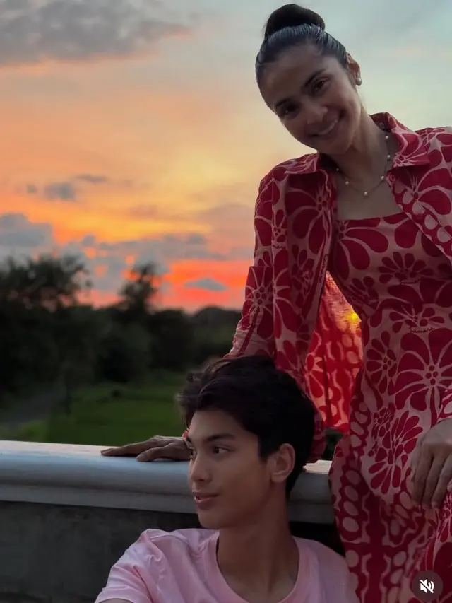 Maudy Koesnaedi saat Merayakan Ulang Tahun ke-50. [@maudykoesnaedi]