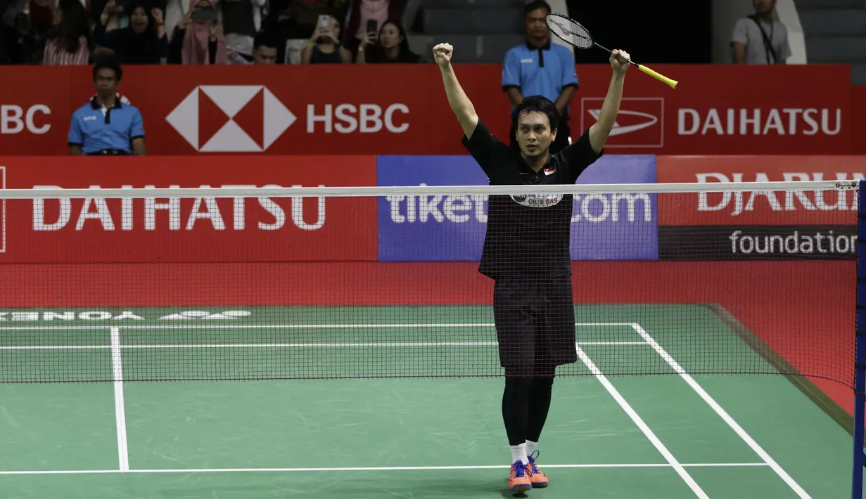 Ganda putra Indonesia, Mohammad Ahsan, merayakan kemenangan atas ganda China pada Indonesia Masters 2019 di Istora Senayan, Jakarta, Sabtu (26/1). Ahsan / Hendra lolos ke final. (Bola.com/Yoppy Renato)