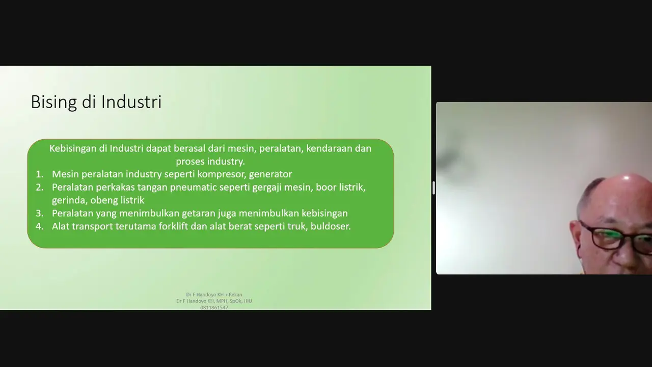 Dr. Handojo memaparkan presentasi pada konferensi pers Hari Pendengaran Sedunia